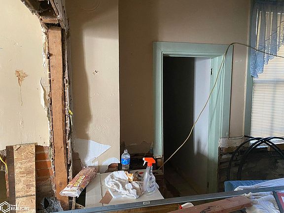 3rd image of 505 Avenue D