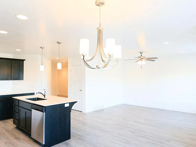 675 N Fall Creek Dr — Photo 4