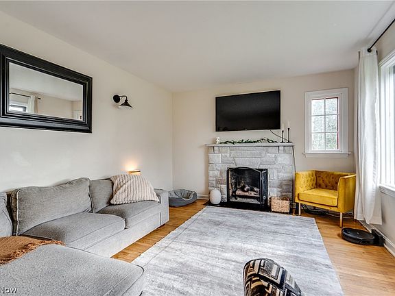 4th image of 144 Perry Dr NW