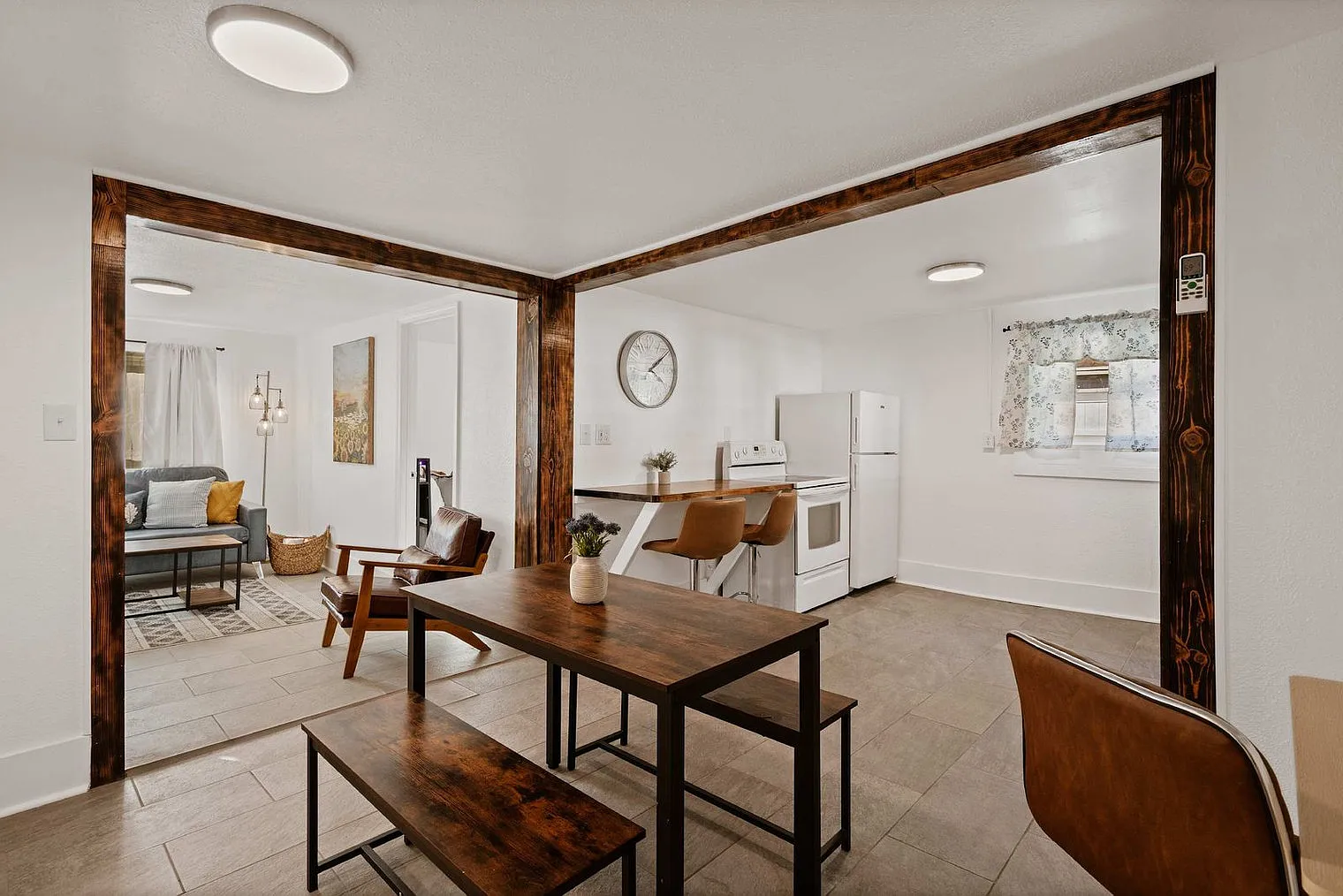3 bed, 1.0 bath, 1044 sqft, $2,164 — Photo 1