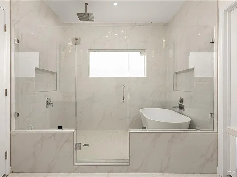 1604 Diplomat Dr — Photo 15