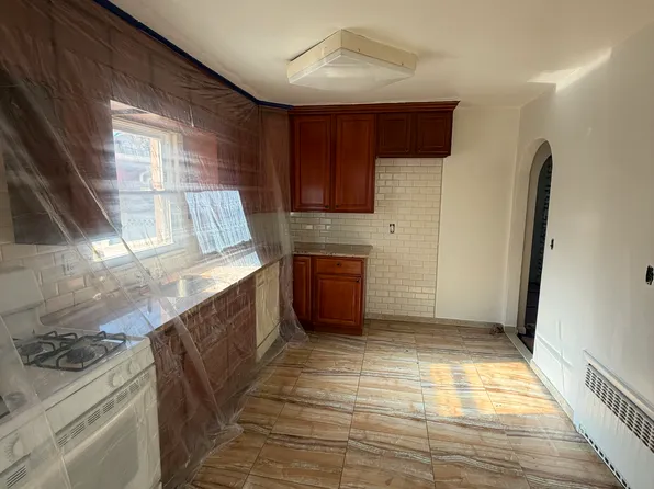 (undisclosed Address), Staten Island, NY 10305