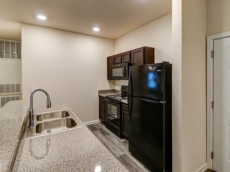West Way I Apartments — Photo 6