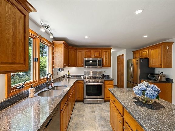 5th image of 77 Tadmuck Rd