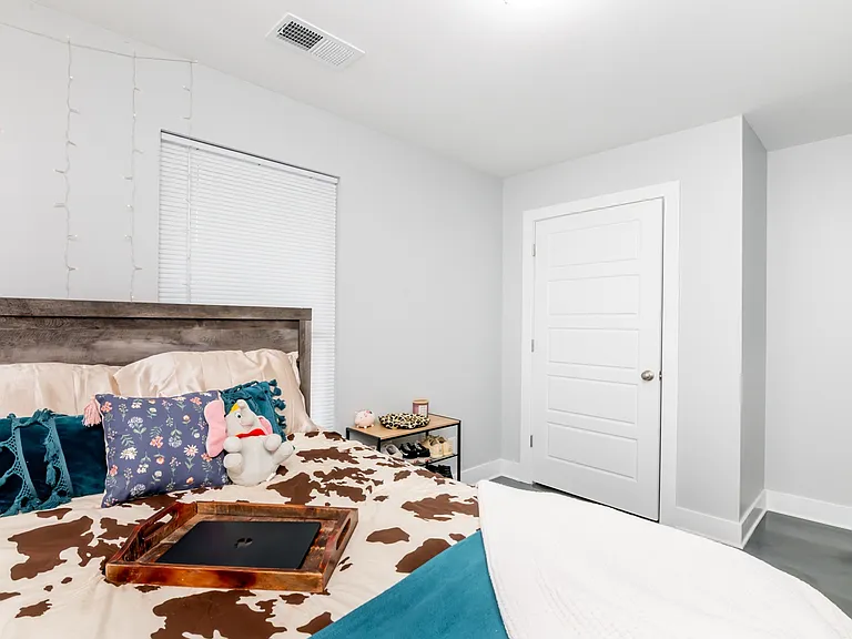 1422 E Elm St #1 — Photo 14