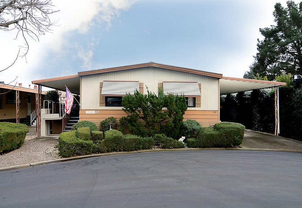 1st image of 121 Grove Dr #121