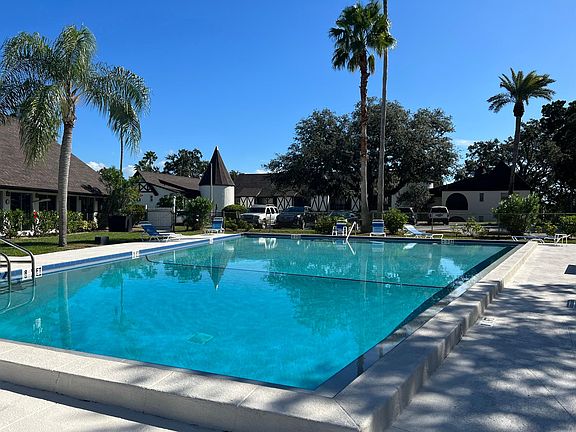 2nd image of 220 N Bayshore Blvd APT 105