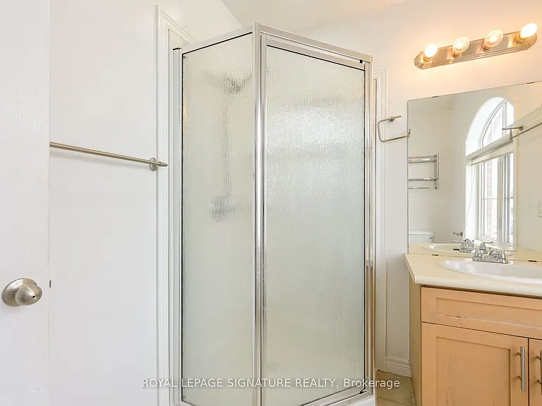 96 Highgate Dr #UPPER LEVEL A — Photo 32