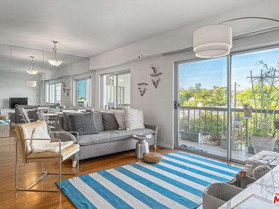 622 S Barrington Ave APT 403, Los Angeles, CA, 90049