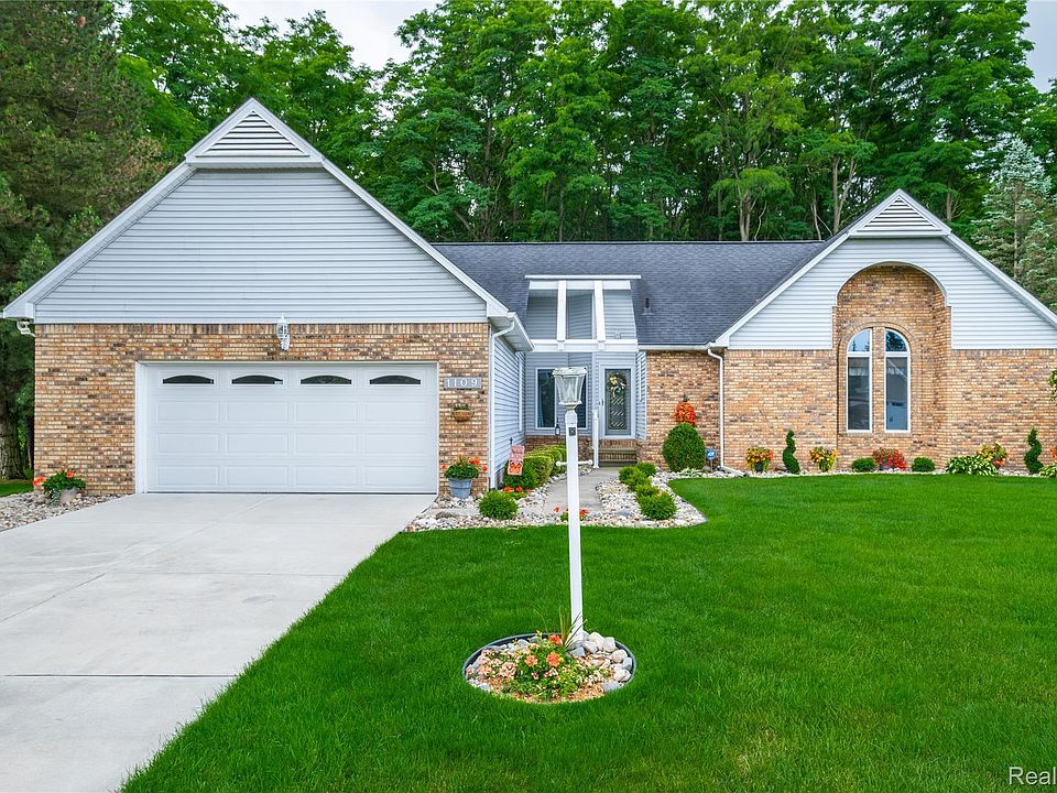 1st image of 1109 S Lake Valley Dr