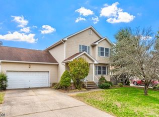 1313 Dukes Pkwy E, Manville Boro, NJ 08835