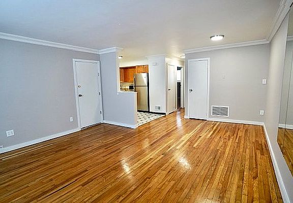 3rd image of 710 Hollywood Ave #2