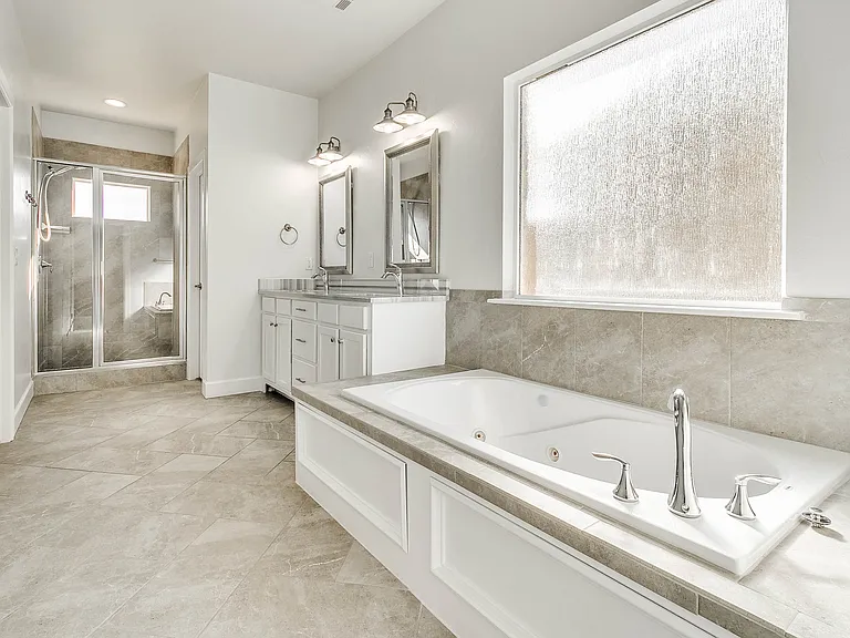 5616 Saint James Pl — Photo 28