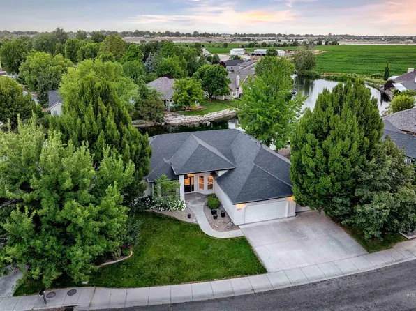 8951 W Duck Lake Dr, Garden City, ID 83714