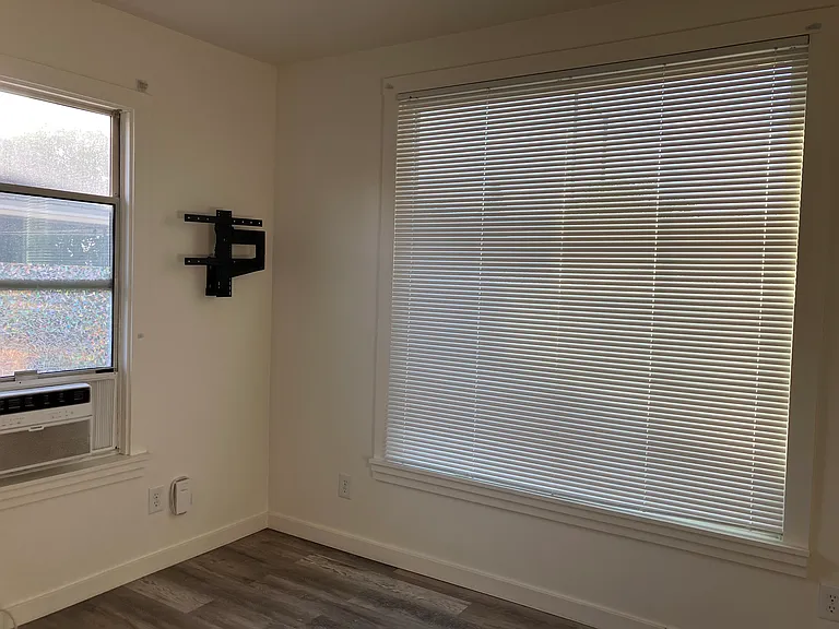 1156 E Westminster Ave #B — Photo 15