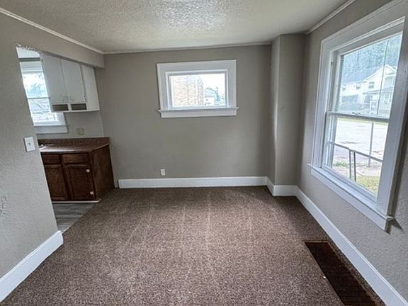 3rd image of 3102 Smith St