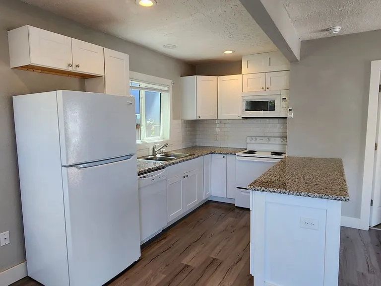 Park Street Apartments — Photo 11