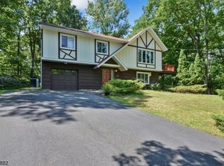 19 Crescent Dr, Andover, NJ 07821