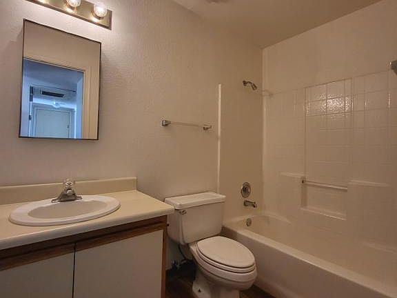 3rd image of 1004 E Beverly Ave APT 104