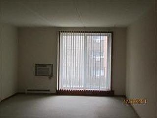 4th image of 919 N Boxwood Dr APT 206