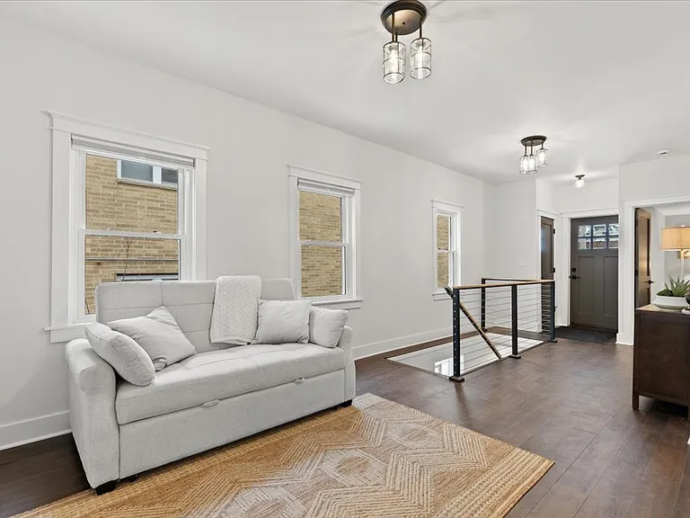 1608 N Astor St — Photo 10