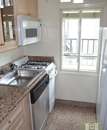 5th image of 60 W 57th St APT 17F
