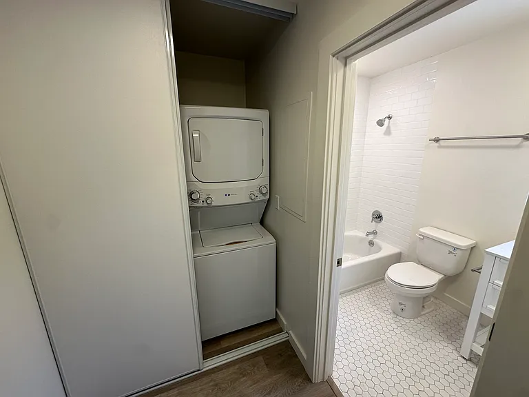 111 N La Cumbre Rd #15 — Photo 4