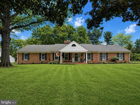 19811 Spring Creek Rd, Hagerstown, MD 21742