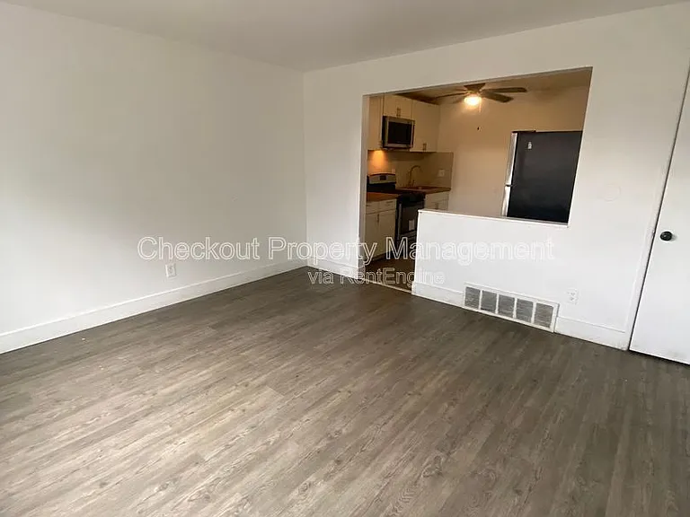 813 Courtois St — Photo 3