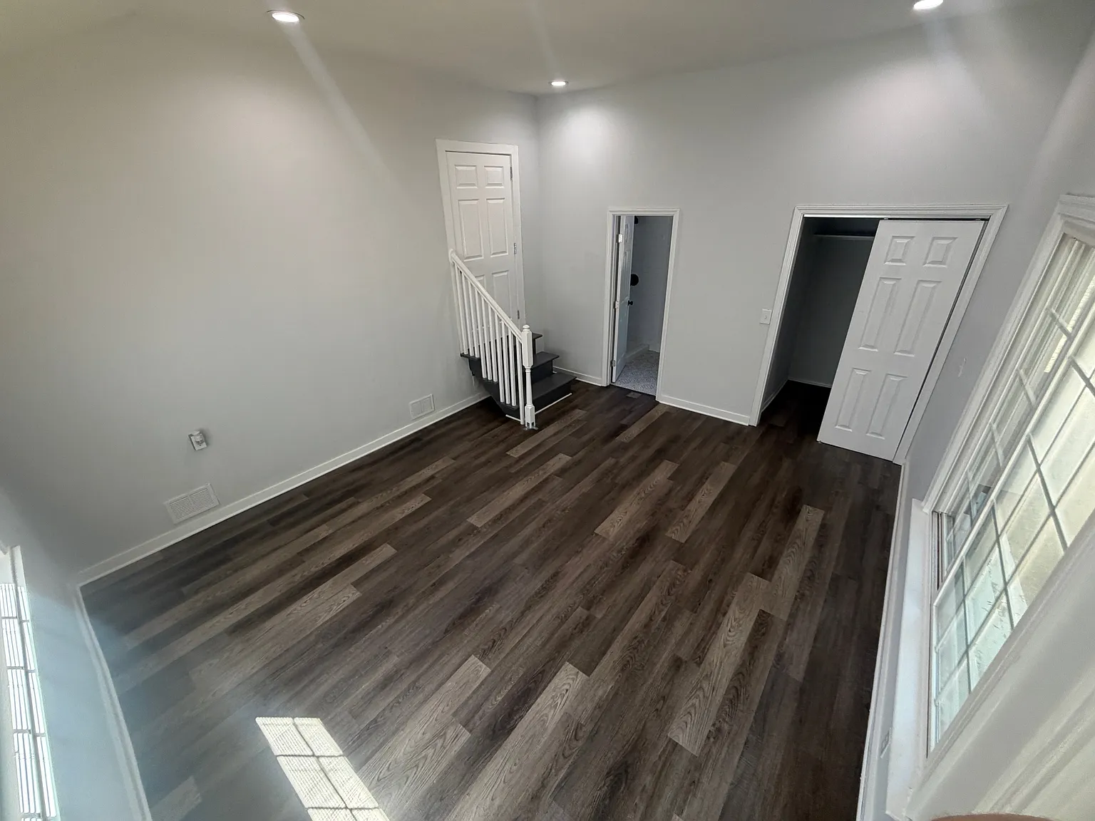 4 bed, 4.5 bath, 2748 sqft, $700 — Photo 2