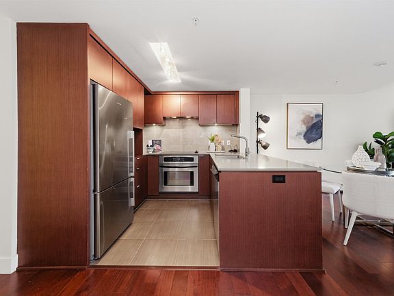 4th image of 158 W 13th St #205