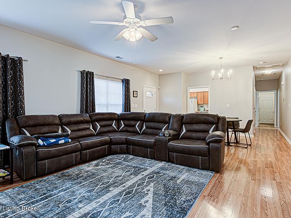 3rd image of 154 Clubhouse Dr