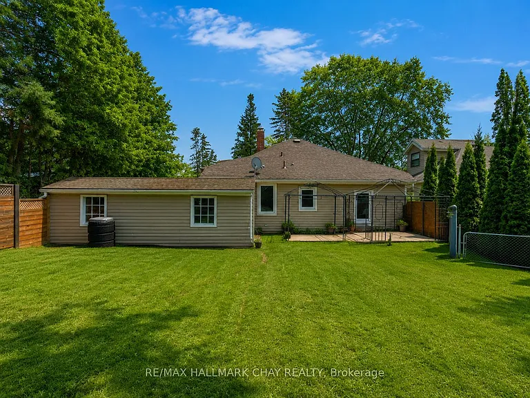 330 Shanty Bay Rd — Photo 3