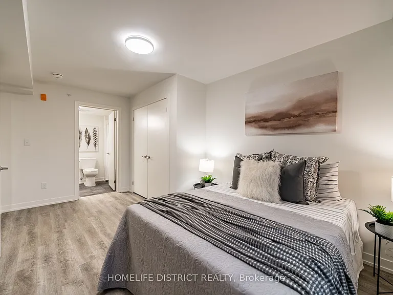 976 Simcoe St N #202 — Photo 8