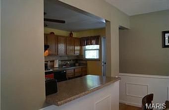 5th image of 1365 Arlington Dr