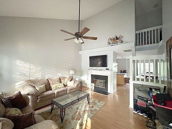 5th image of 9325 Glenwater Dr