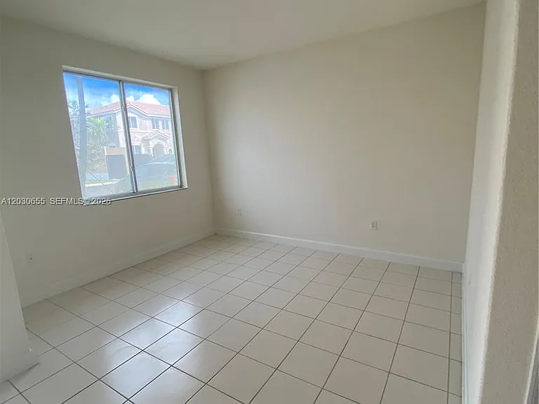 2330 SE 10th St #2330 — Photo 6
