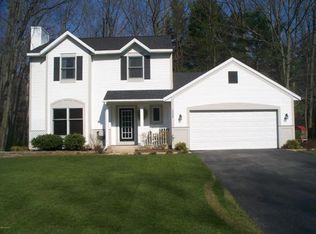 2039 Breeze Dr, Holland, MI 49424