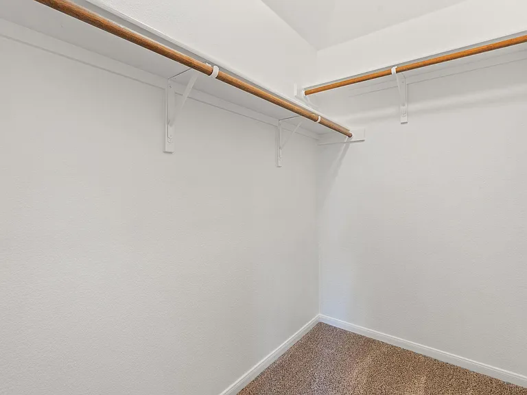 209 Canterbury Dr — Photo 33