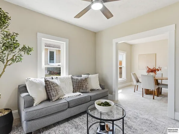 6331 Binney St, Omaha, NE 68104