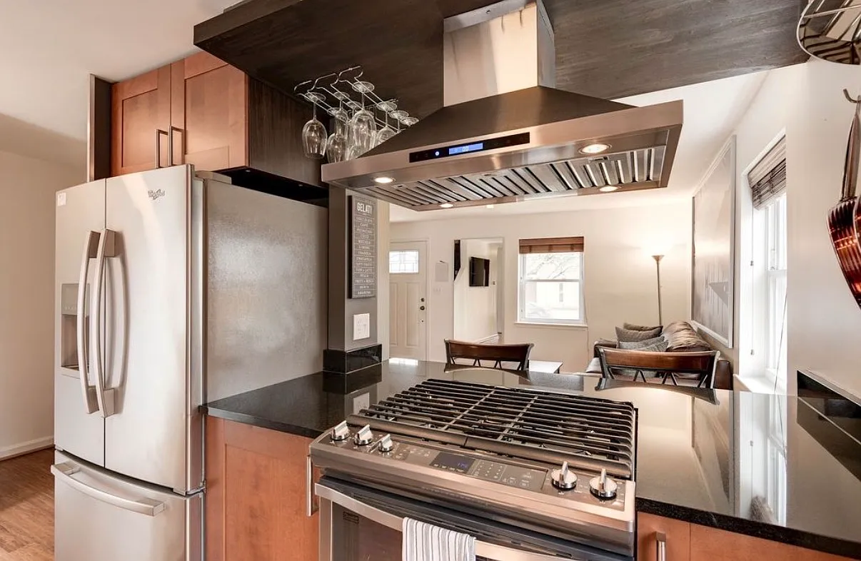 2 bed, 2.5 bath, 850 sqft, $3,500 — Photo 4