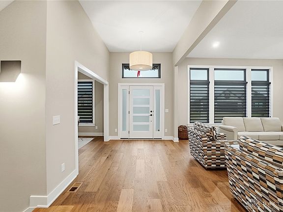 5th image of 9363 Rochelle Ln