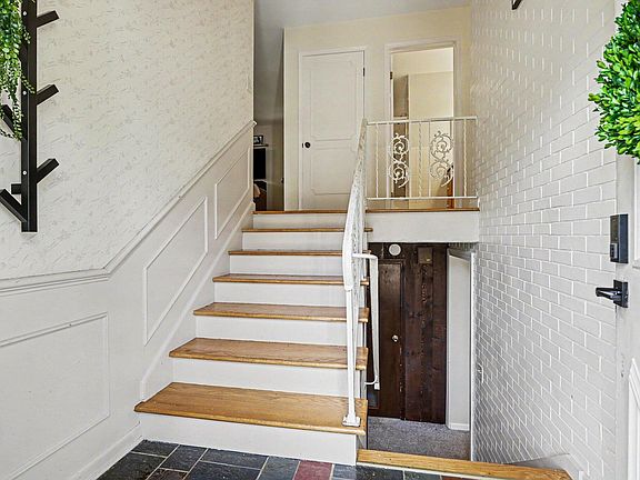 4th image of 2946 Windsor Dr