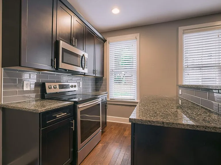 Summit St 788-790 MLR — Photo 5