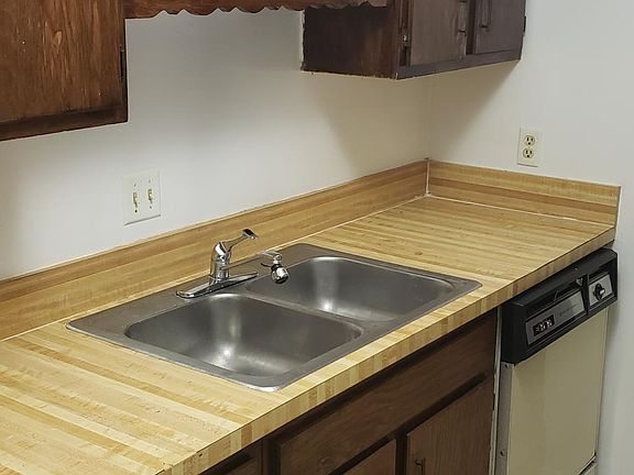 4th image of 464 Lombard St #B