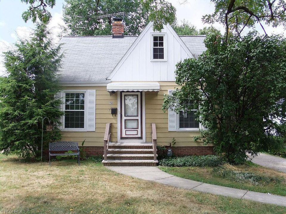 1st image of 1752 E 300th St