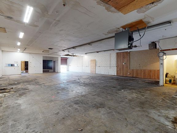 3rd image of 3390 S Market St #3390