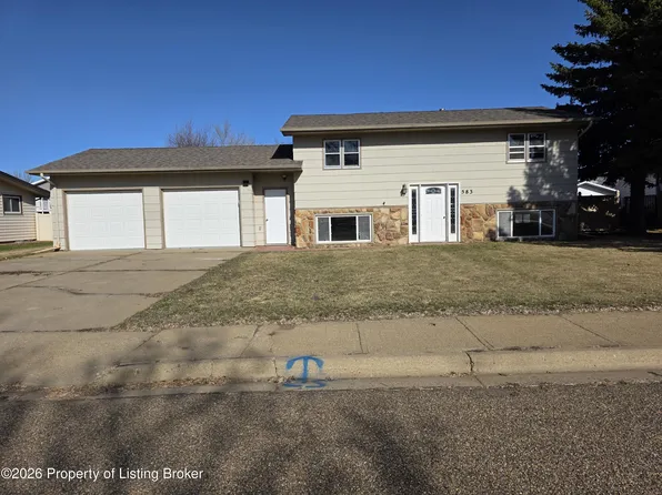 583 6th Ave SW, Dickinson, ND 58601