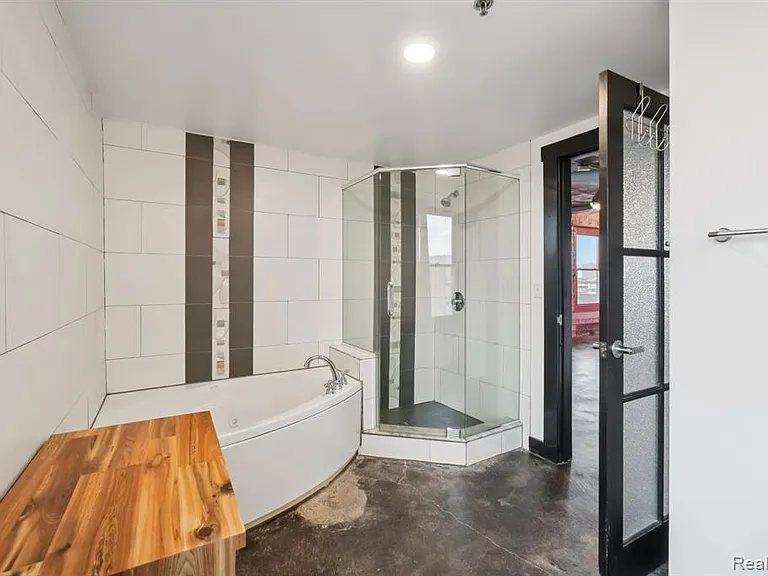 2915 John R St #502 — Photo 14