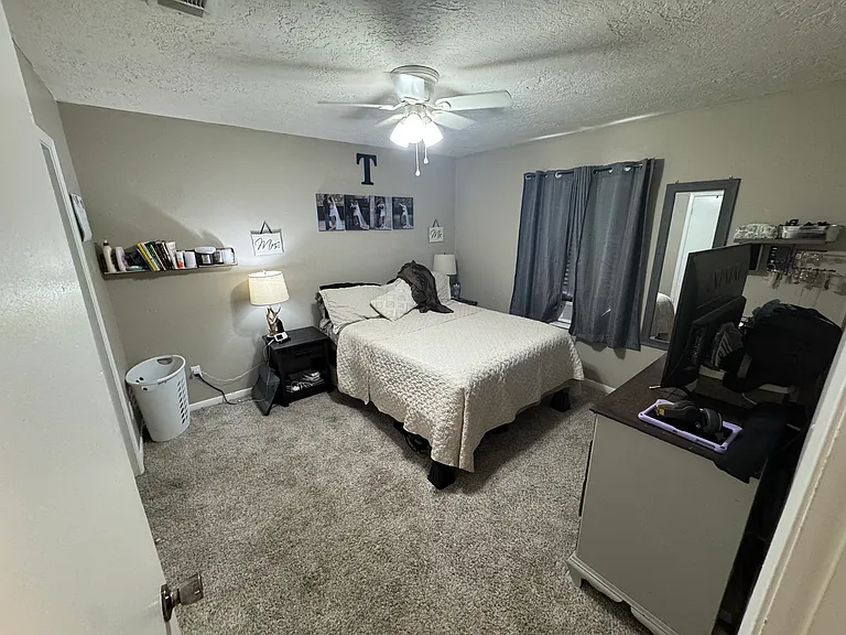 2504 Hickory Dr — Photo 6